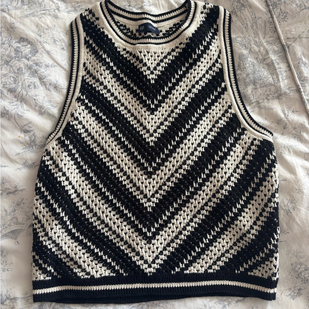 GAP Black and Cream Patterned Knit Top